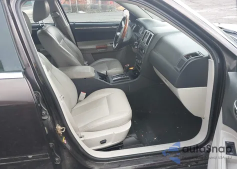 2005 Chrysler 300 Touring z USA, uszkodzony, nr VIN 2C3AA53G35H136279